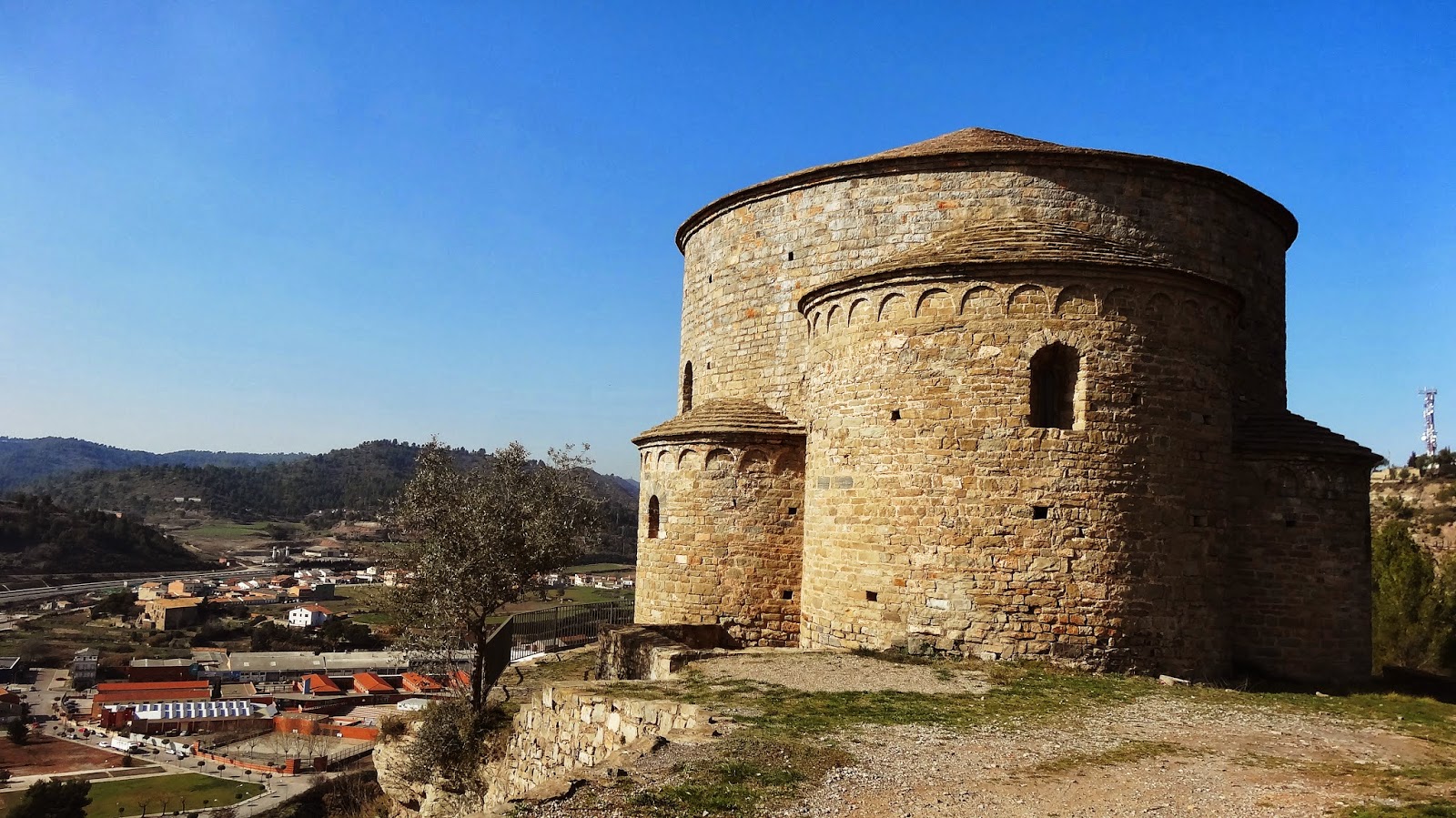  Castell i esglèsia de Sant Esteve i Sant Sebastià