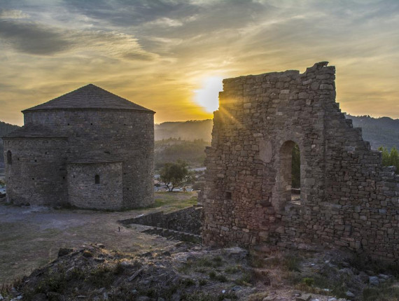 CASTELL I ESGLÉSIA ROMÀNICA DE SALLENT