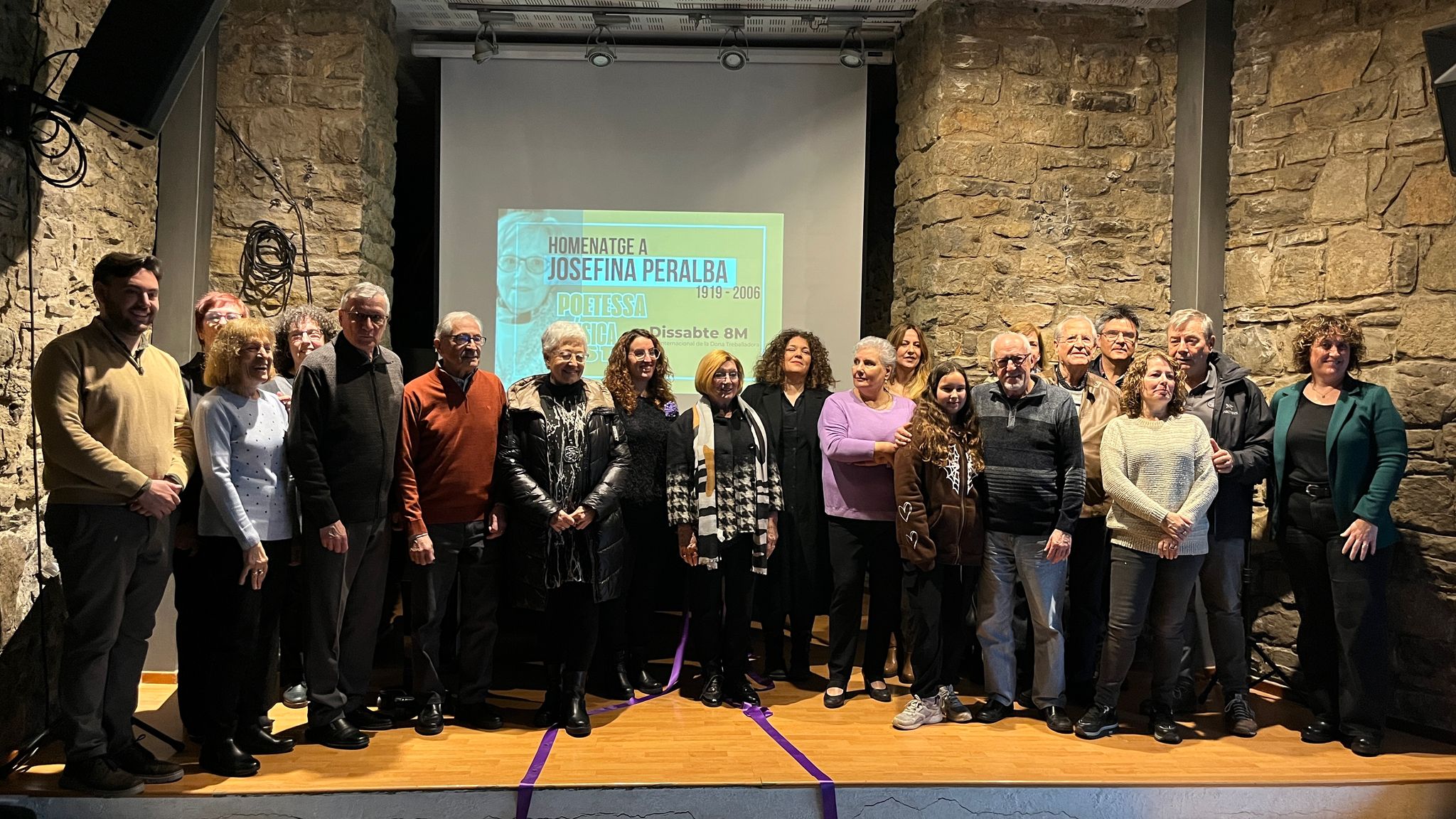 Més d'un centenar de persones homenatgen la figura de Josefina Peralba