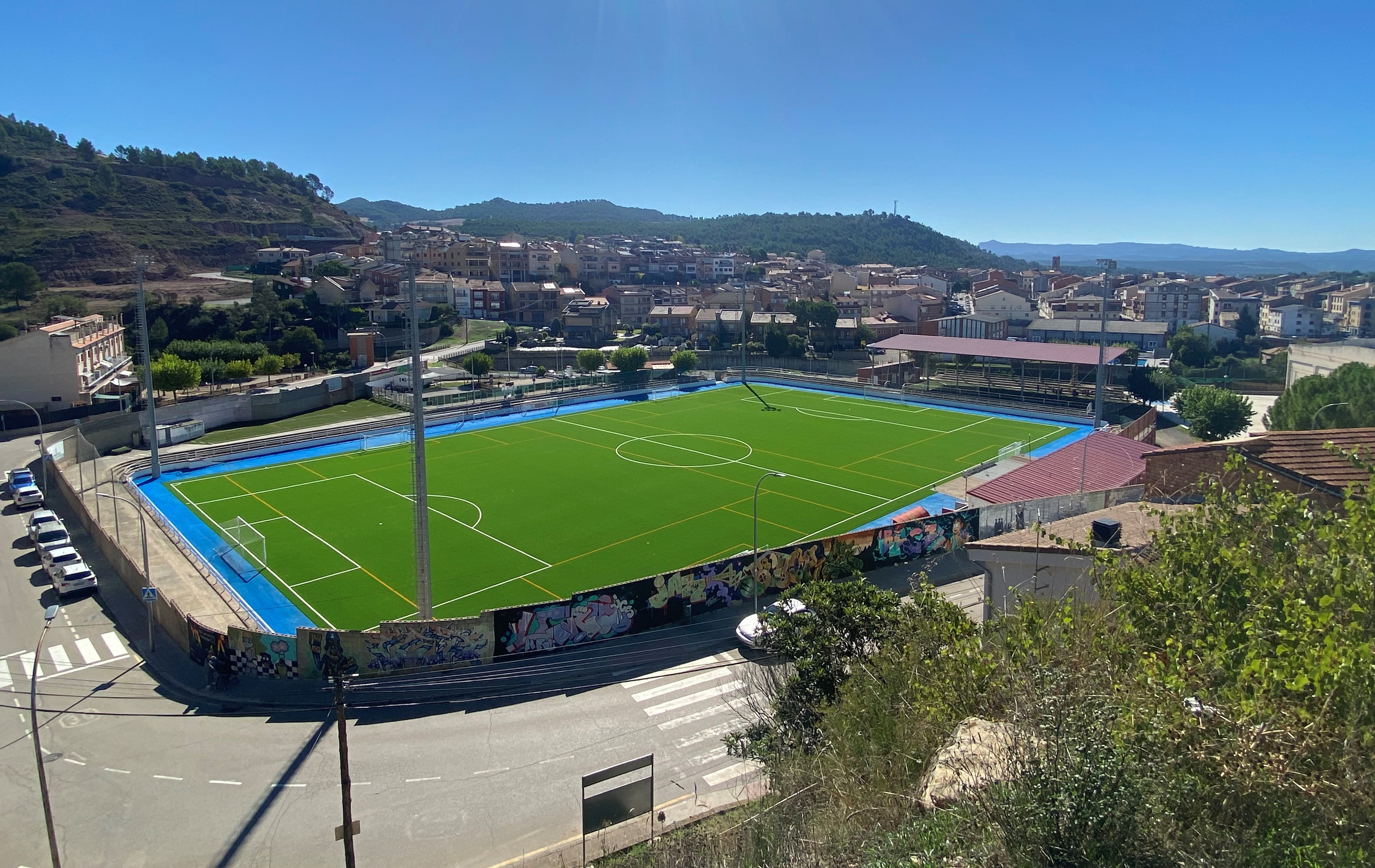 El camp de futbol municipal estrena nova gespa artificial