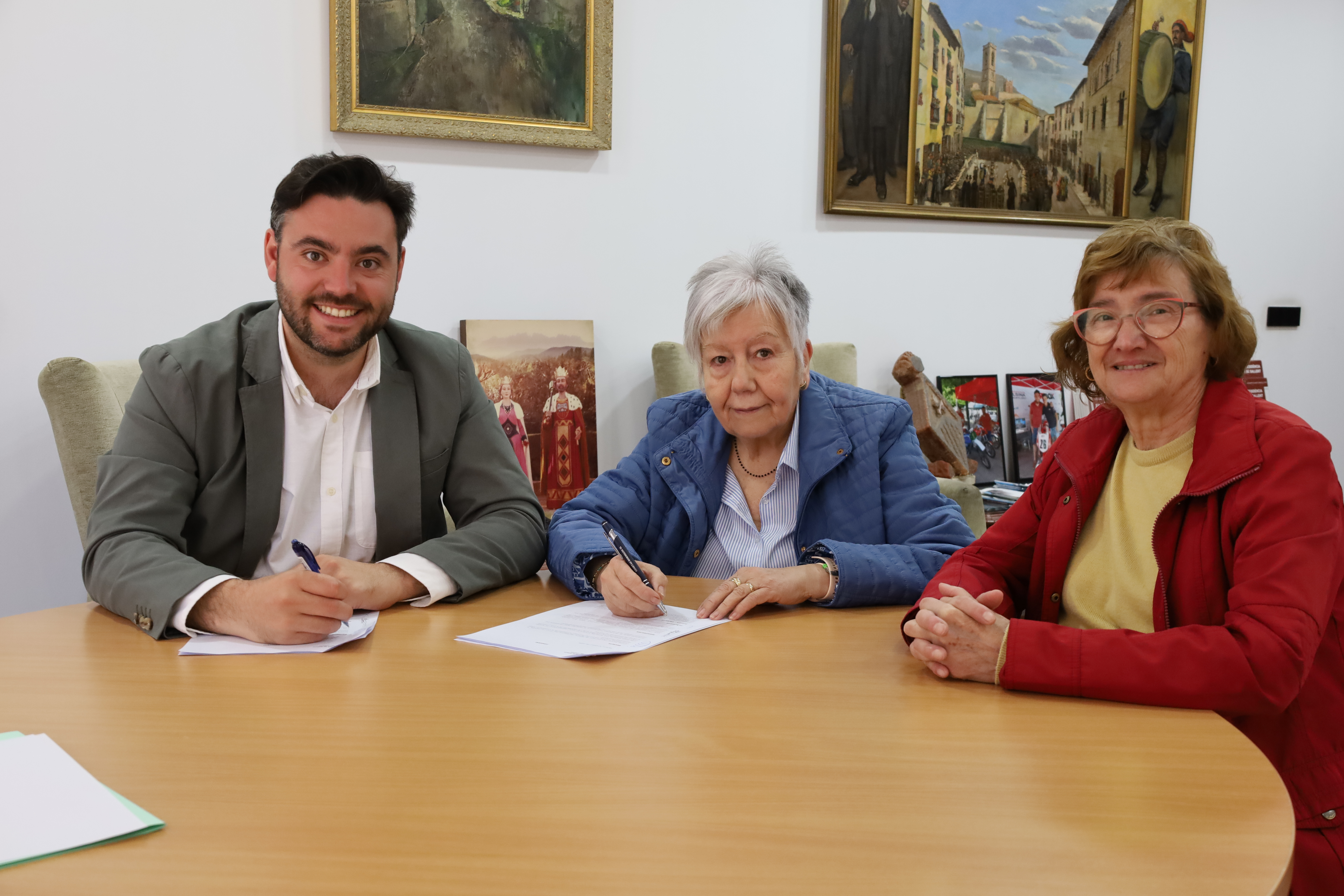 L'ajuntament de Sallent renova el conveni de col&middot;laboraci&oacute; amb la Colla de Dansaires Sallentins