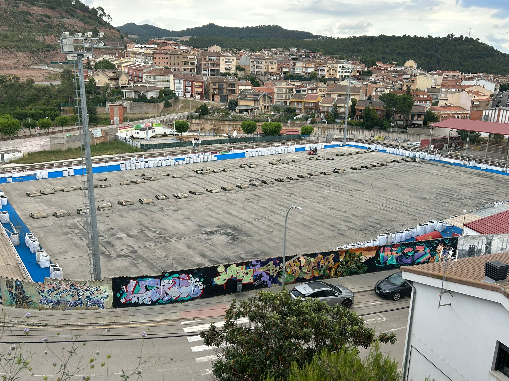 S'inicien les obres de renovació de la gespa artificial del camp de futbol municipal de Sallent