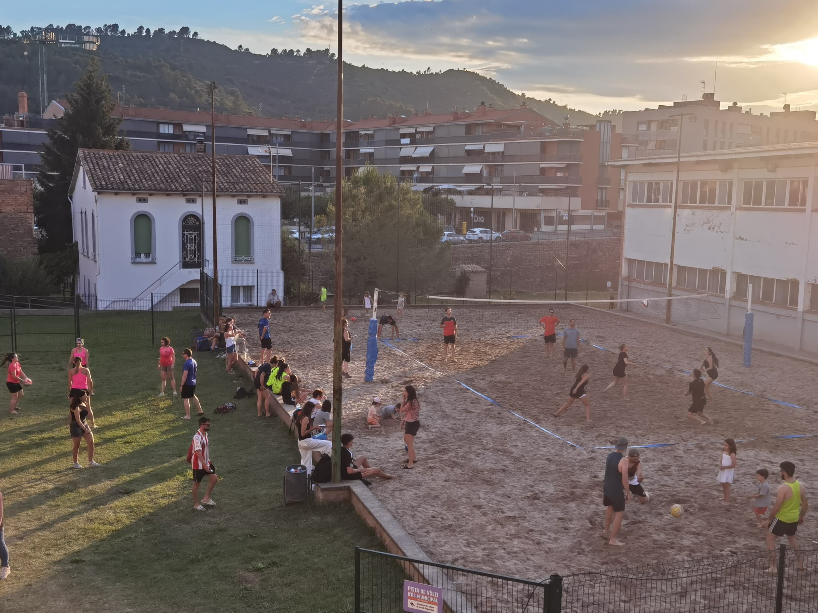 El torneig de vòlei platja de Sallent reuneix més de 80 participants