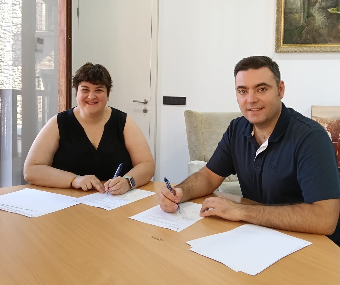 L??Ajuntament de Sallent i l??Esbart Vila de Sallent signen un conveni per promoure la dansa tradicional