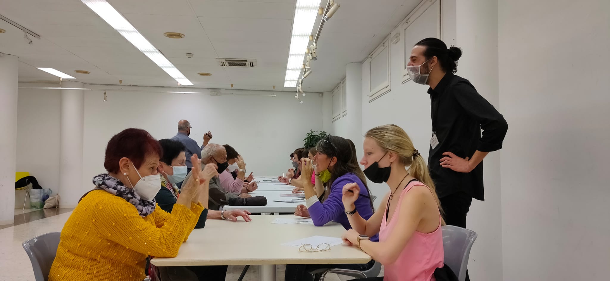Curs d'iniciació a la llengua de signes catalana